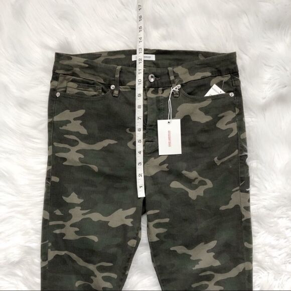 GOOD AMERICAN Good Waist Camo Skinny Jeans! - Picture 5 of 8